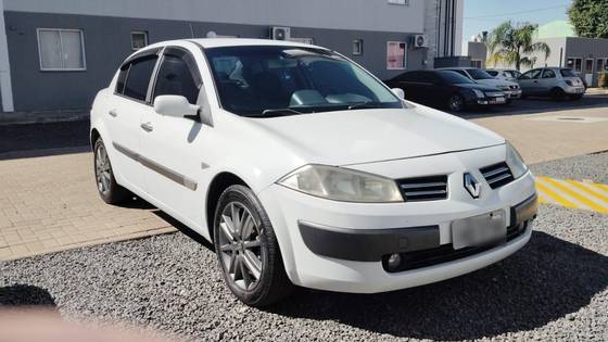 RENAULT MEGANE 1.6 DYNAMIQUE 16V FLEX 4P MANUAL RENAULT MEGANE 1.6 DYNAMIQUE 16V FLEX 4P MANUAL